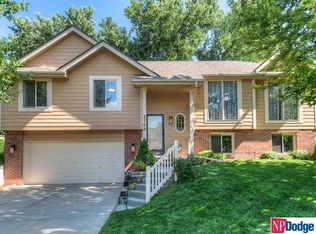 2702 Blackhawk Dr, Bellevue, NE 68123