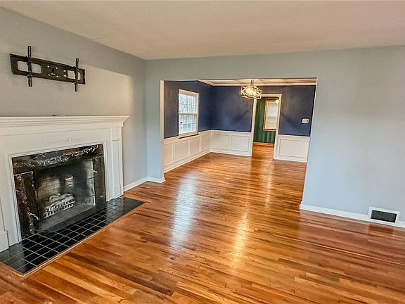 2nd image of 426 Dorchester Rd