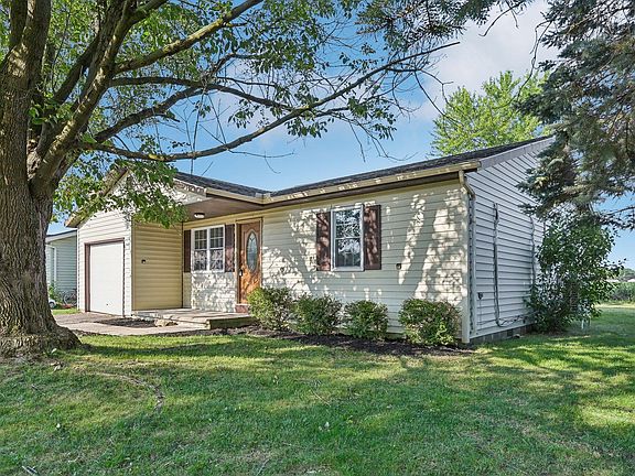 4th image of 103 Andrew Ct W