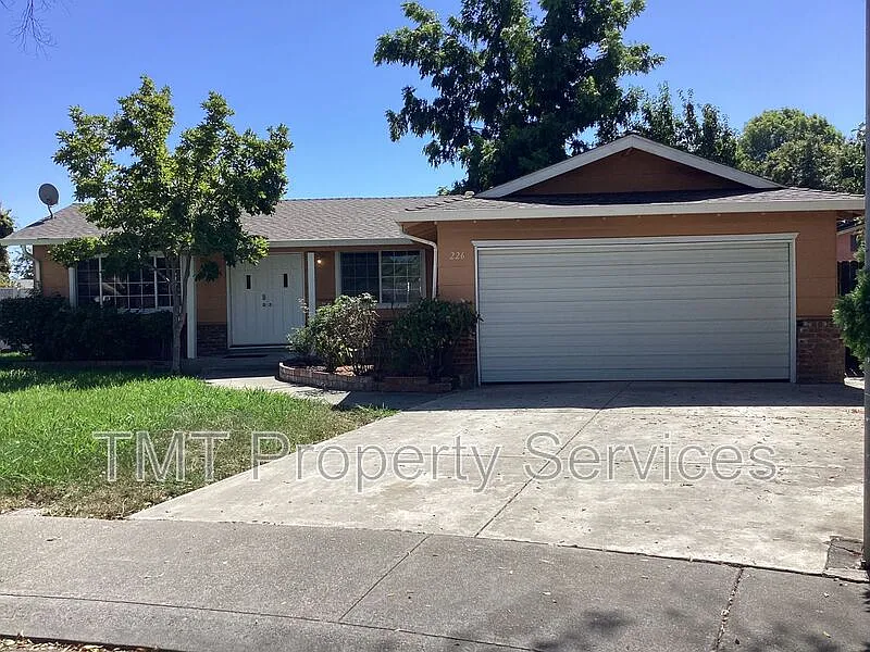 3 bed, 2.0 bath, 1472 sqft, $2,500 — Photo 1
