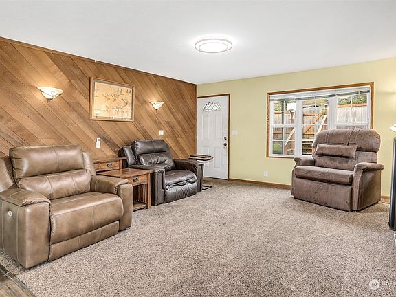 4th image of 15552 25th Avenue NE