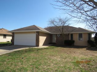 304 Hillcrest Ave, Nixa, MO 65714