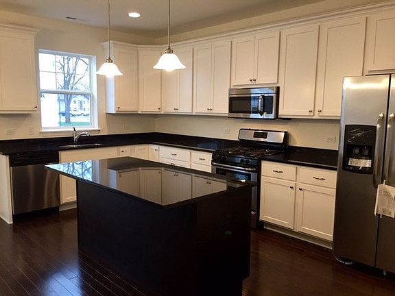 2nd image of 52 Lakeview Pl