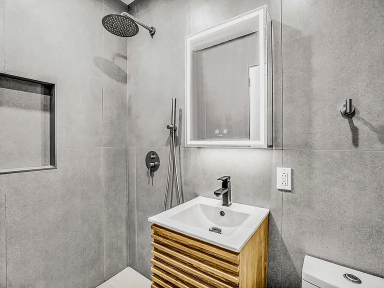 315 E 95th St #2A — Photo 4