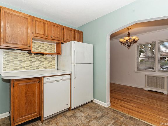 4th image of 1493 New Hyde Park Drive