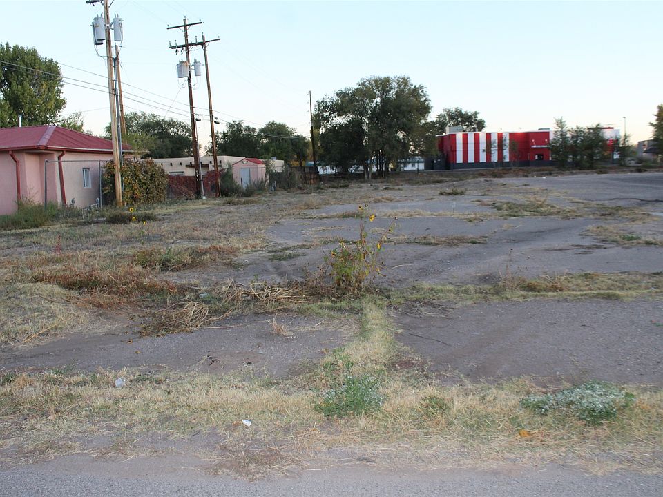2nd image of 810 S Riverside Dr