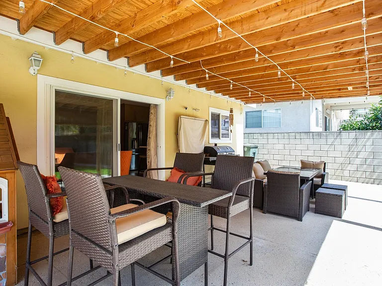 336 W Lexington Dr — Photo 29