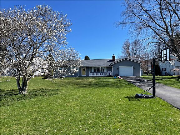 3rd image of 206 Carpenter Rd