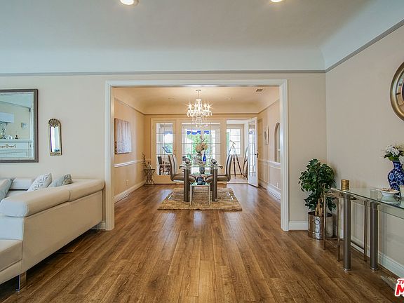 3rd image of 107 N Lucerne Blvd