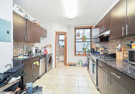 2nd image of 501 1/2 W 43rd St APT 4E