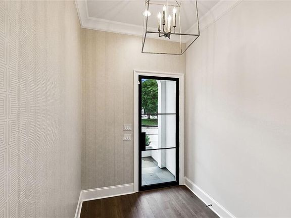 4th image of 124 Wren St #124