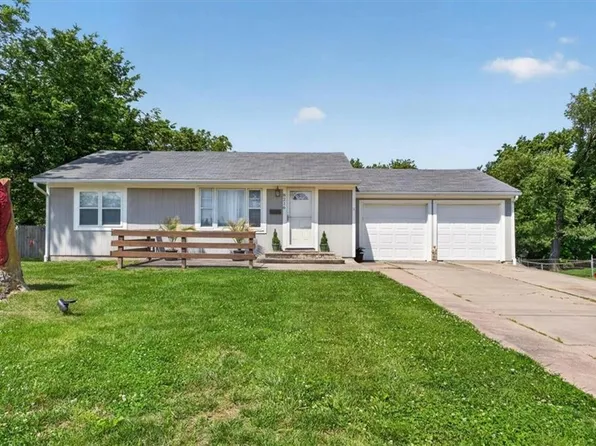 8216 Sterling Ave, Raytown, MO 64138