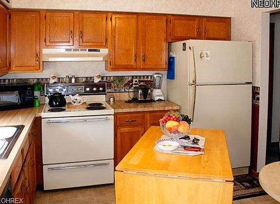 4th image of 7392 Eisenhower Dr Unit 4