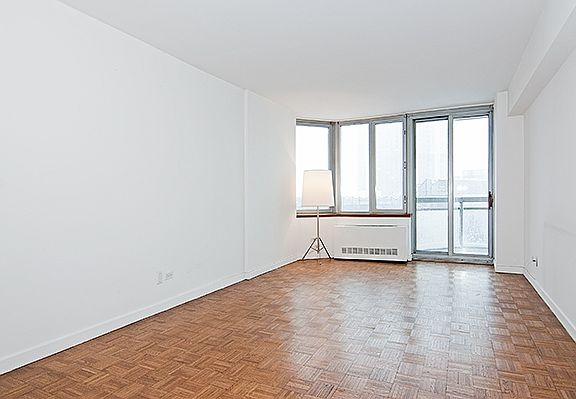 5th image of 500 W 43rd St APT 10H