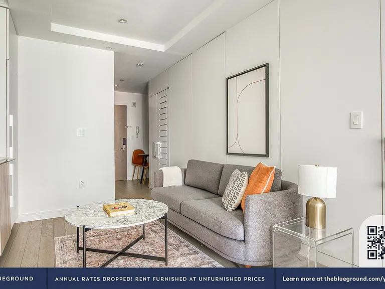572 11th Ave #6C — Photo 2
