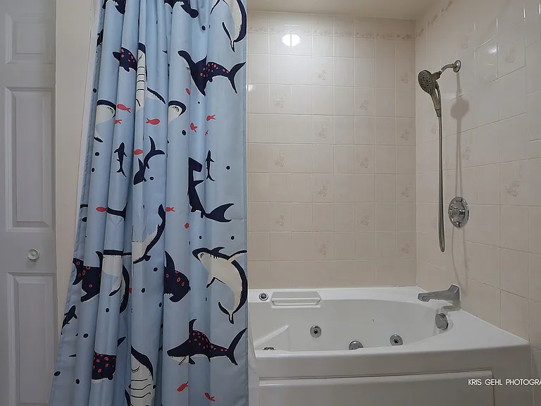 605 W Gilbert Rd — Photo 12