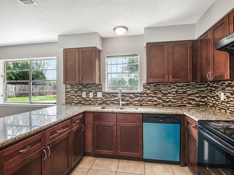 11710 Old Telegraph Rd — Photo 12