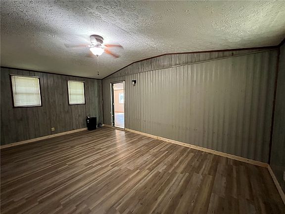 5th image of 1389 Ford Blvd NE