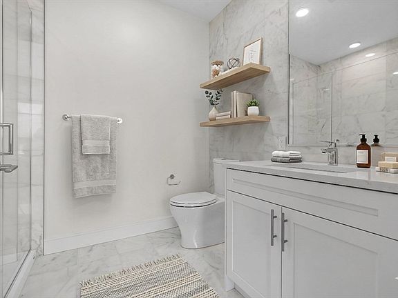 4th image of 301 Border St #601