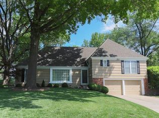 9119 Westbrooke Dr, Overland Park, KS 66214