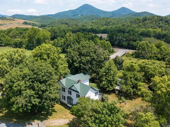 3267 Turnpike Rd, Lexington, VA 24450