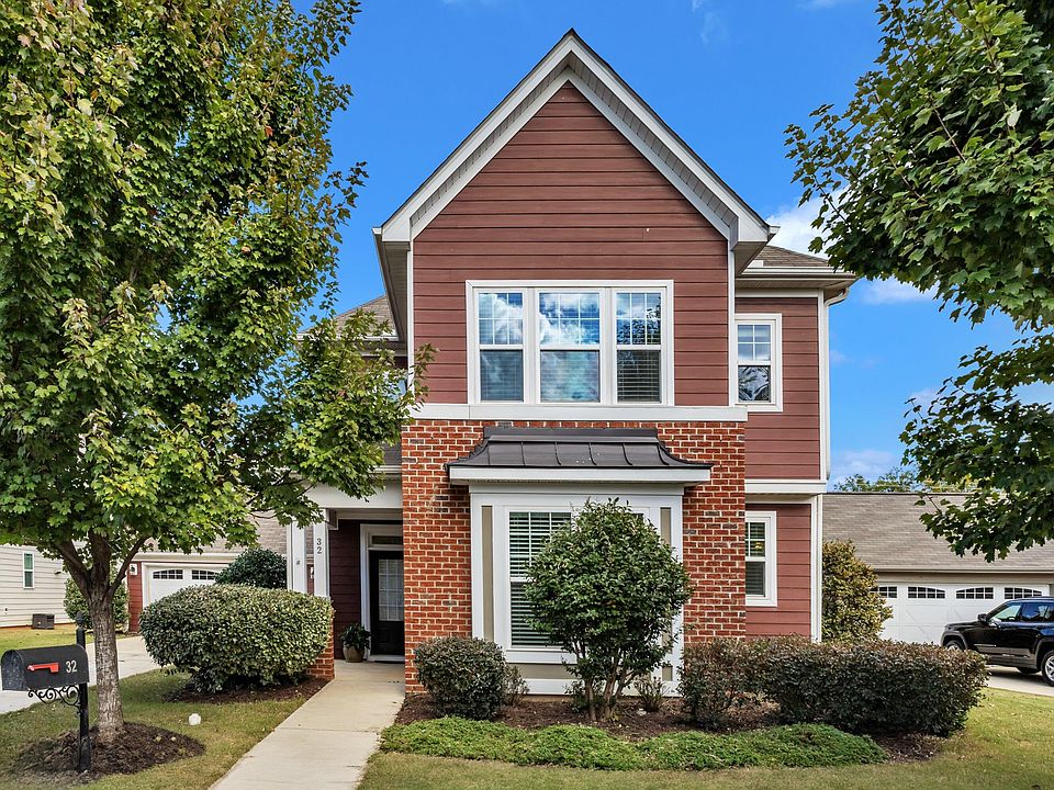 1st image of 32 Heathwood Dr