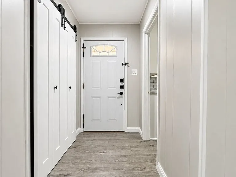 1005 Oakwood Ln — Photo 3