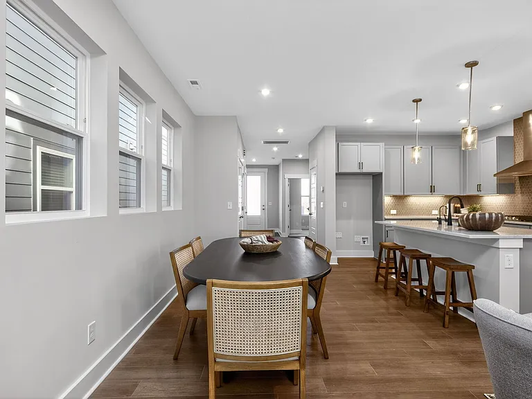 33 Hillway Rd — Photo 6