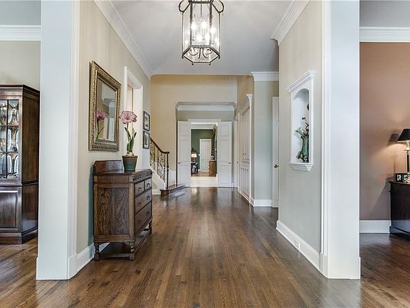 5th image of 6903 Oak Manor Dr