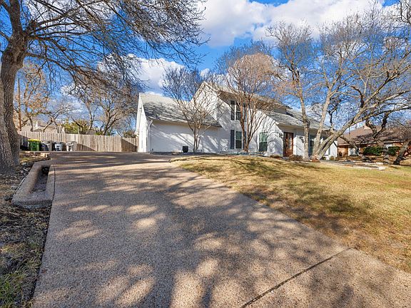 2nd image of 9915 Townridge Dr