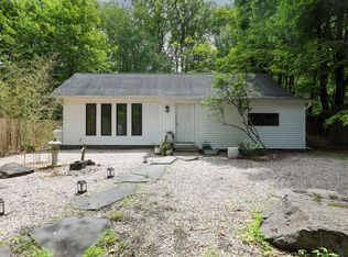 10 Fitzsimmons Ln, Woodstock, NY 12498