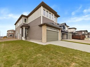 7 E Corner Glen Cmn NE, Calgary, AB T3N 2L5