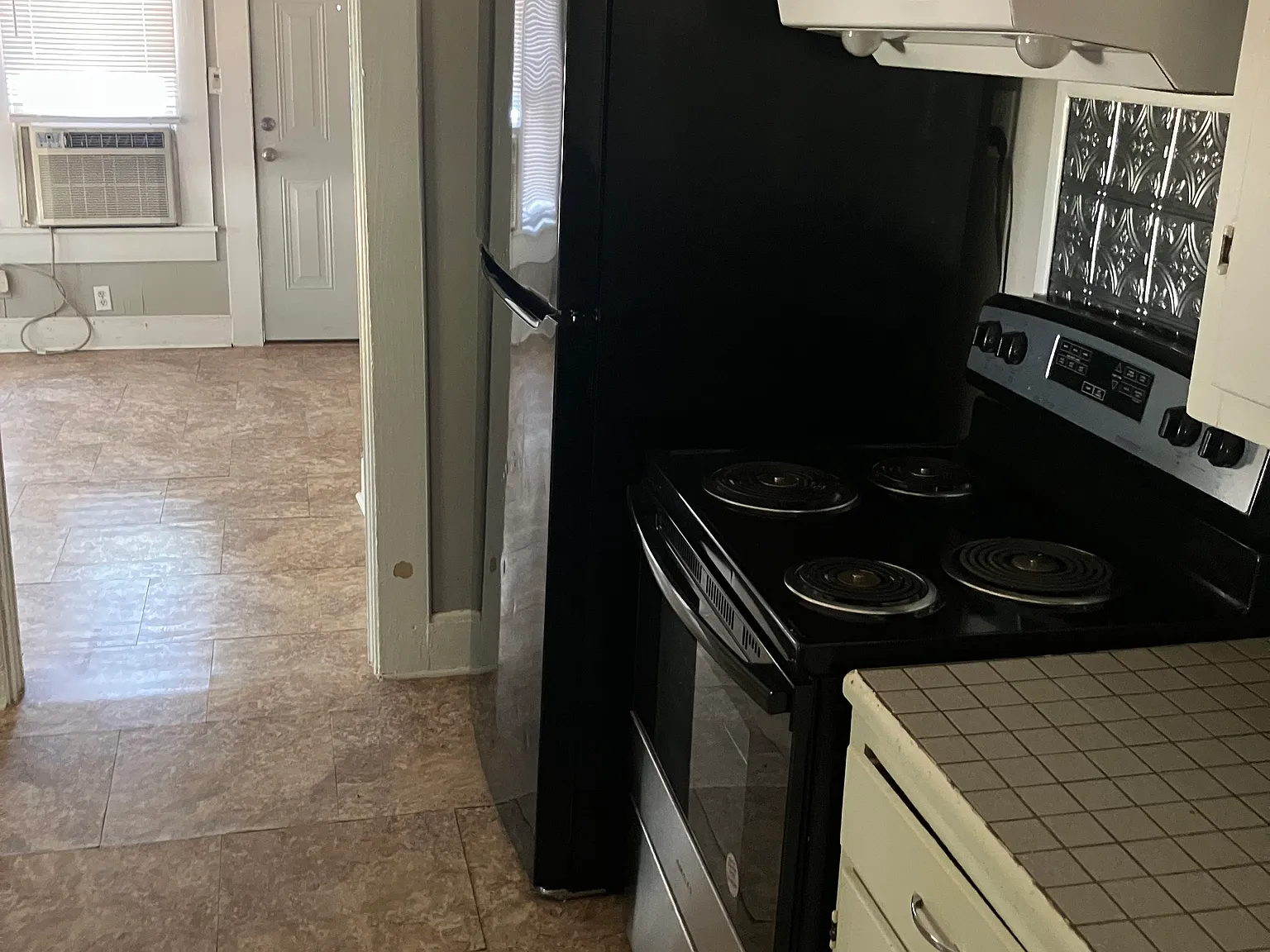2 bed, $750 — Photo 2
