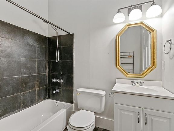 4th image of 2712 Chippewa St #14