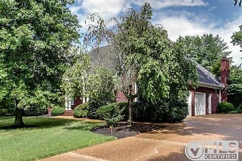 3rd image of 102 Lincoln Ln