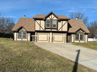 526 SE Hampton St, Lees Summit, MO 64063