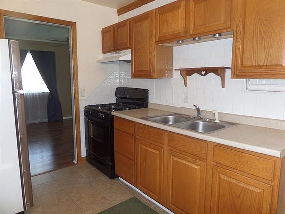 5th image of 1104 Arlington Dr