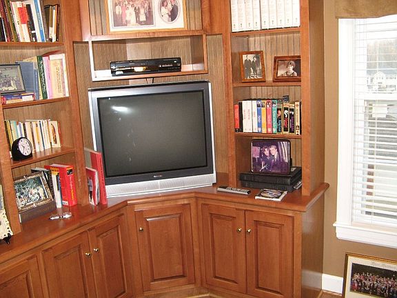 5th image of 605 Wyndhurst Dr APT 302
