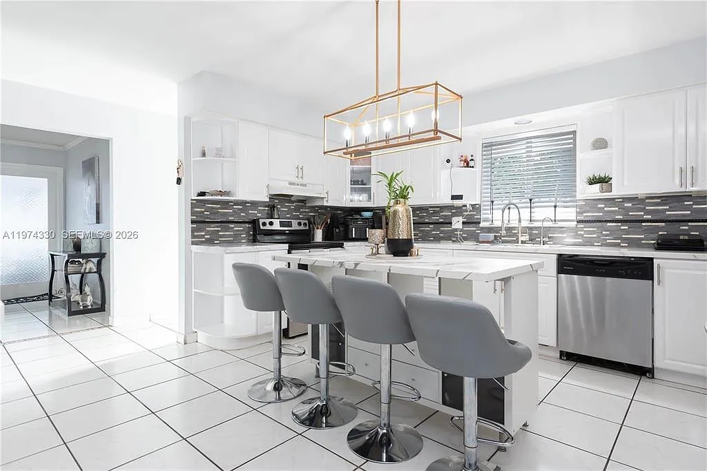 3 bed, 2.0 bath, $3,200 — Photo 1