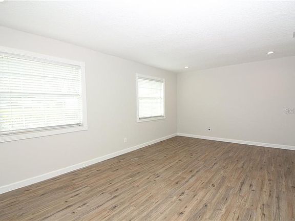 4th image of 80 Sweetbriar Br
