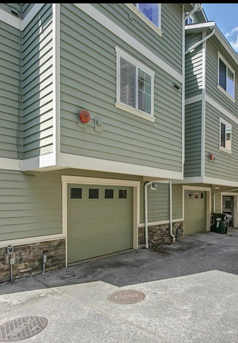 Building Photo - 1110 10th Ave E #A
