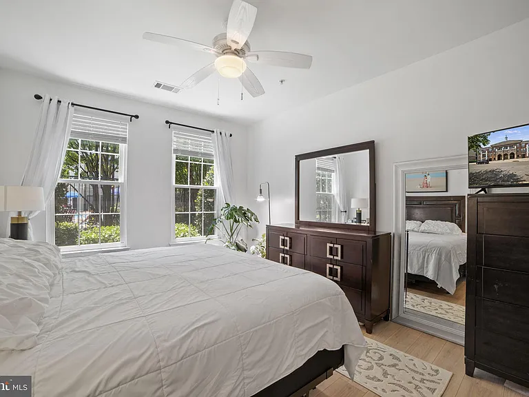 2055 26th St S #5-B06 — Photo 15