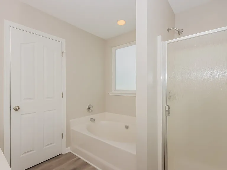 142 Hampshire Dr — Photo 10