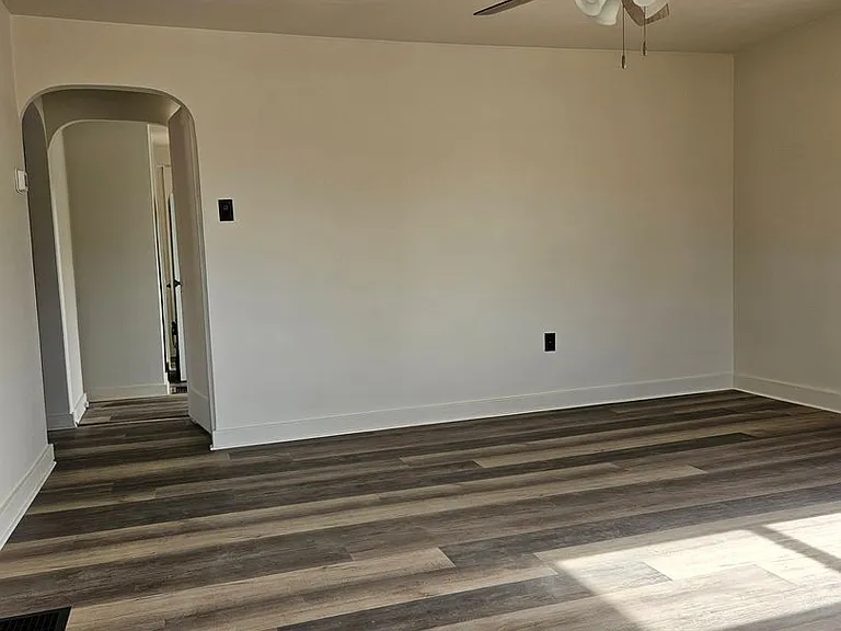 101 N Forrest St — Photo 4