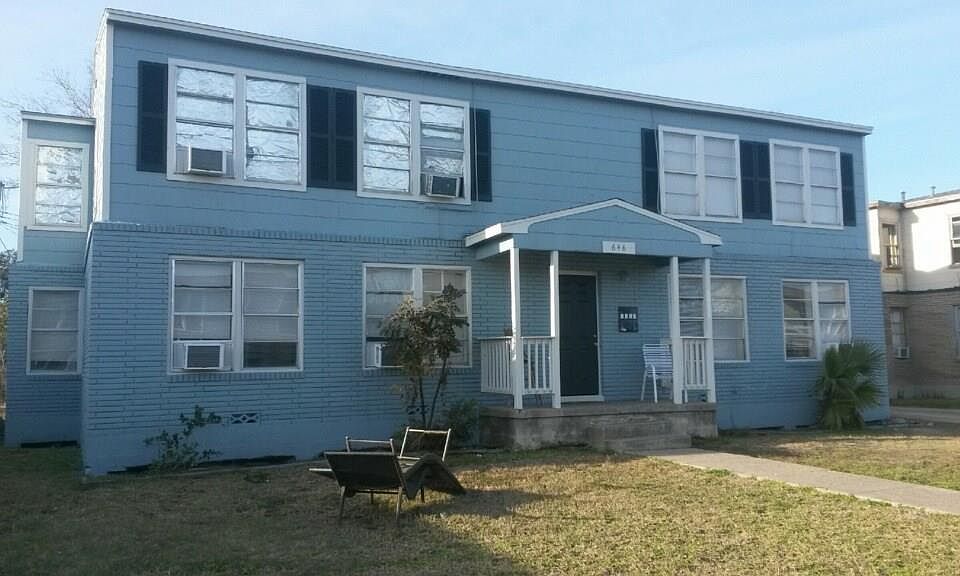 1st image of 646 Robinson St APT 1