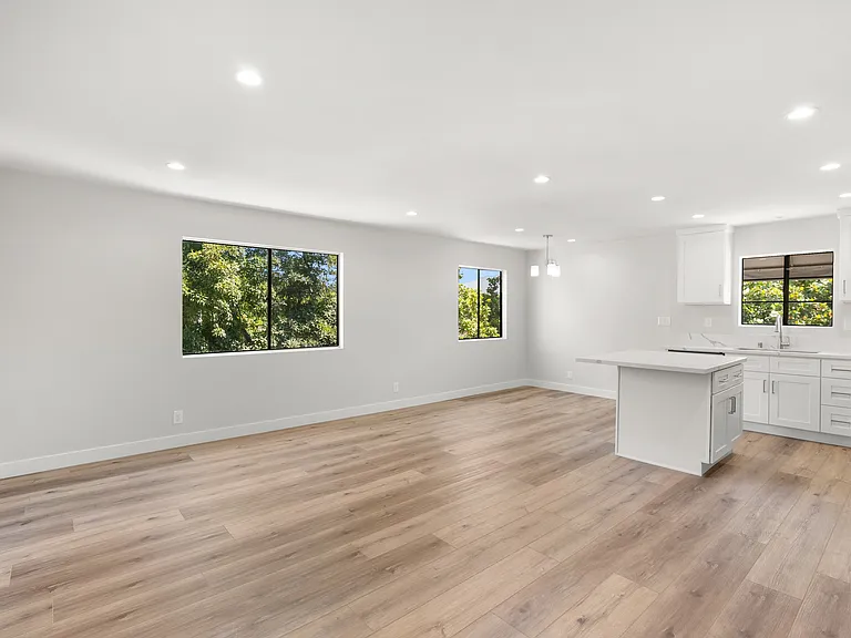 3405 W Verdugo Ave — Photo 4