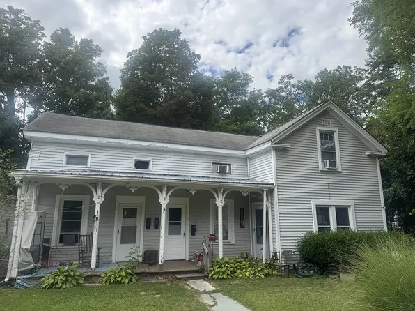 8 3rd St APT 4, Hoosick Falls, NY 12090