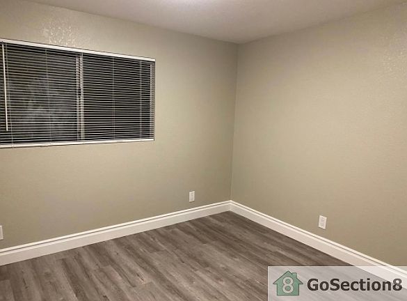 2nd image of 1610 Mono Ave #12