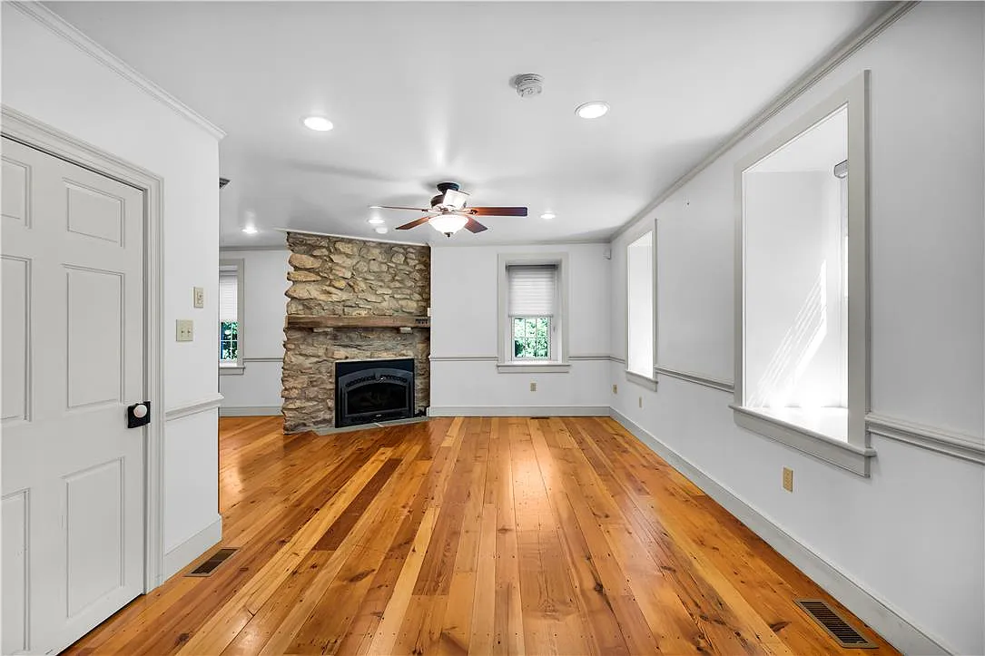 3 bed, 2.5 bath, 1820 sqft, $2,650 — Photo 4