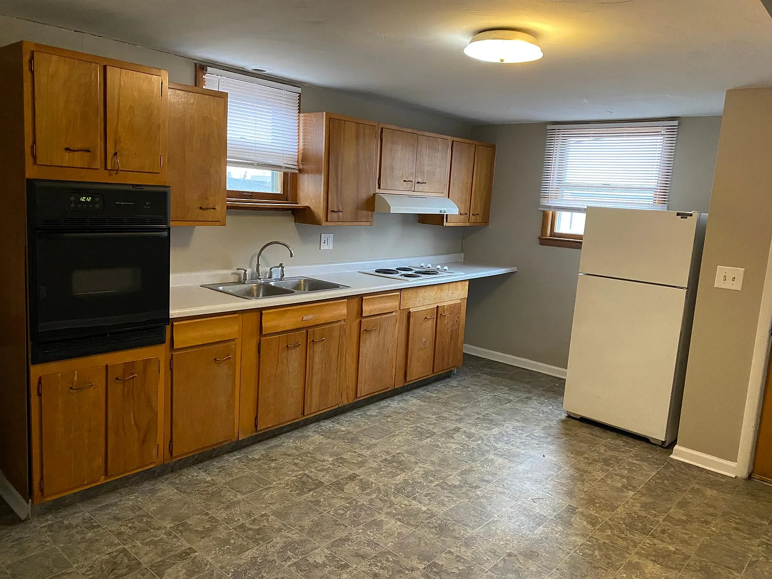 2 bed, 900 sqft, $975 — Photo 3